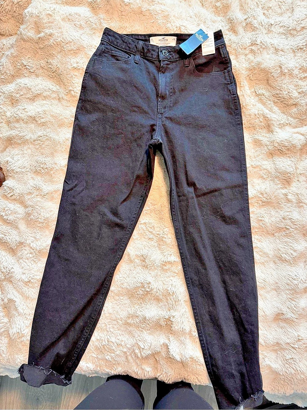 Hollister Curvy Ultra High-Rise Mom Jean Black Waist 28